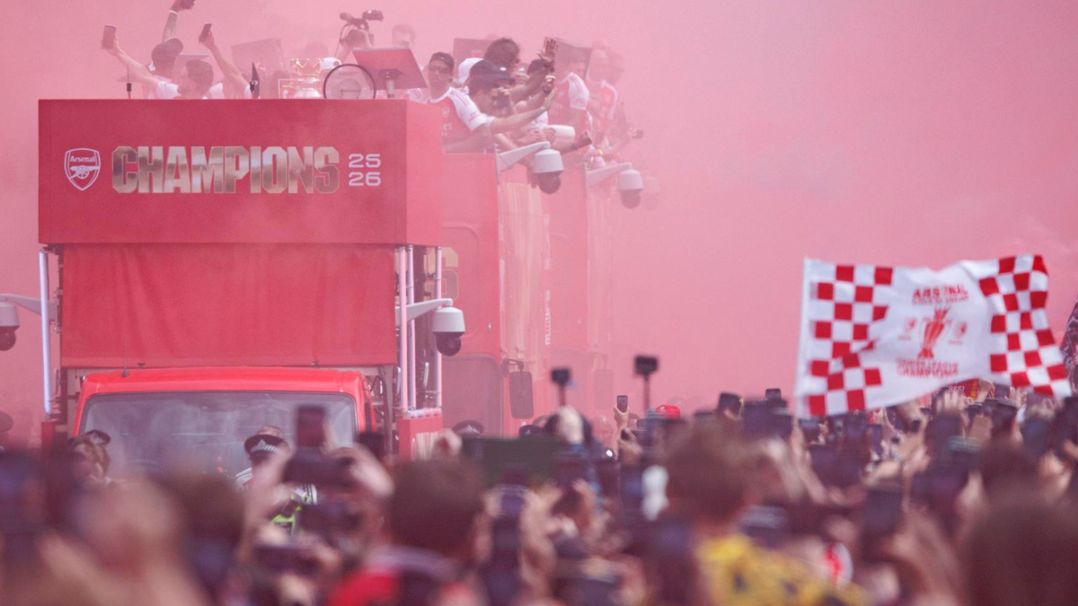 Imagen para: ¡ÚLTIMA HORA! Arsenal celebra la Premier League en Londres tras una final de Champions devastadora. Esto es lo que realmente pasó.