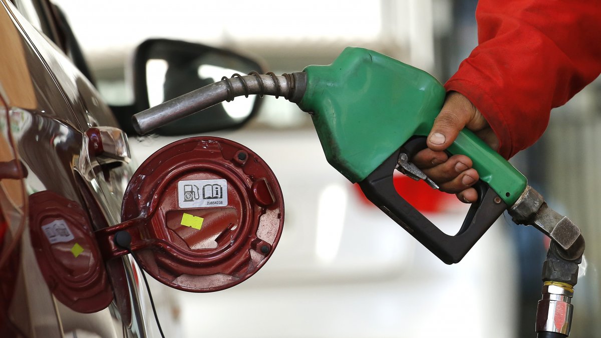 Imagen para: ¡ÚLTIMA HORA! Descubre cuánto bajarán los combustibles en julio: ¡No te lo esperabas!