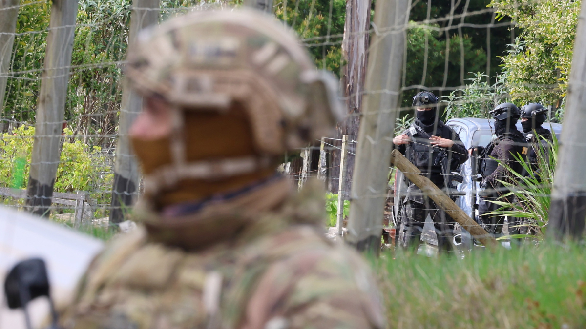 Imagen para: ¡ÚLTIMA HORA! Detienen a peligrosos comuneros mapuche vinculados con ataques armados y usurpación de fundo en Victoria