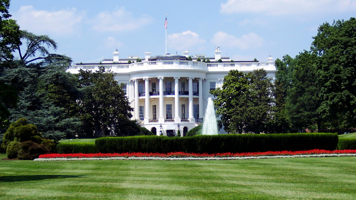 Imagen para: ¡ÚLTIMA HORA! Disparo en la Casa Blanca: Trump en peligro y un sospechoso abatido. Esto es lo que realmente pasó.