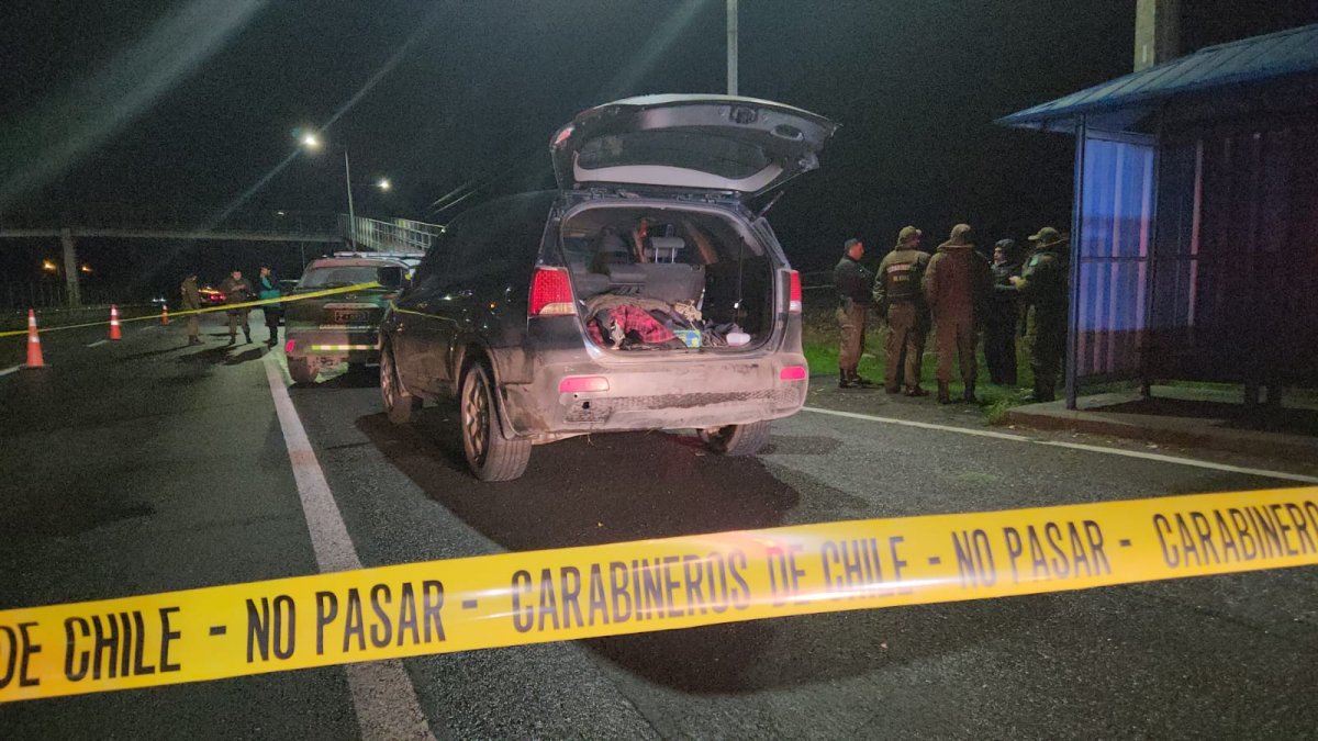 Imagen para: ¡ÚLTIMA HORA! Falsos pasajeros roban auto de aplicación y chocan contra un árbol en fuga espectacular