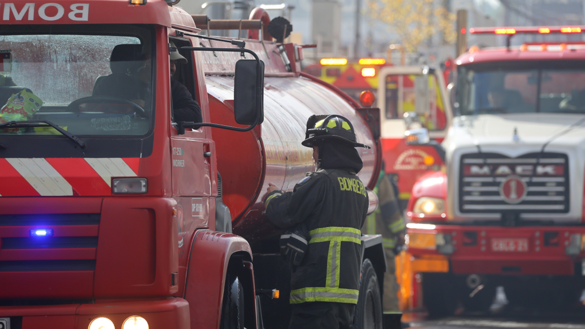 Imagen para: ¡ÚLTIMA HORA! Incendio Devastador en La Legua Emergencia: ¡Más de 12 Viviendas Reducidas a Cenizas!