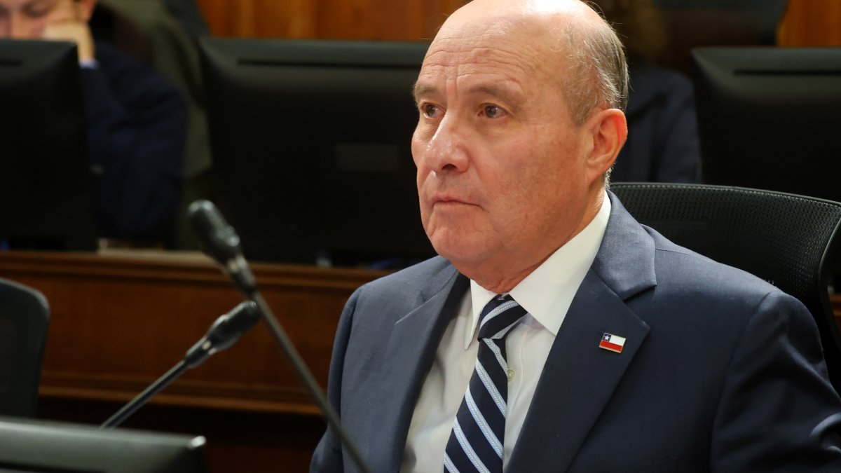 Imagen para: ¡ÚLTIMA HORA! Ministro de Hacienda defiende embargos a deudores del CAE: 'Las deudas se pagan'