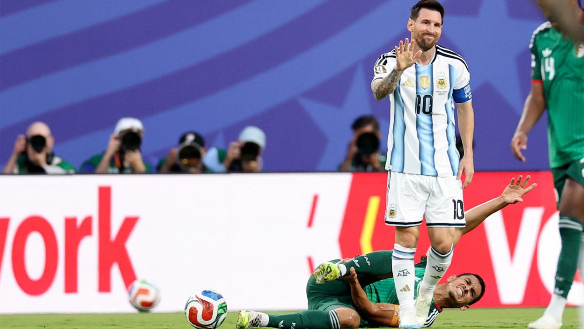 Imagen para: ¡ÚLTIMA HORA! Roberto Tobar revela la verdad: Messi debió ser expulsado y esto es lo que realmente pasó