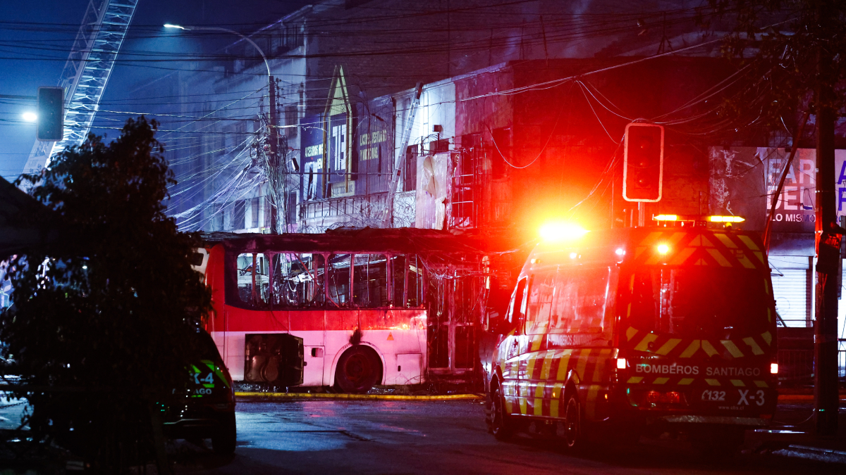 Imagen para: ¡ÚLTIMA HORA! Tragedia en Franklin: Cinco muertos en choque entre bus y camioneta que huía de fiscalización. Esto es lo que realmente pasó.